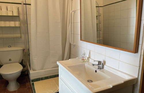 Saint-Hippolyte-du-Fort Bed & Breakfast | Chambre Nicolas, cool in summer, warm in winter