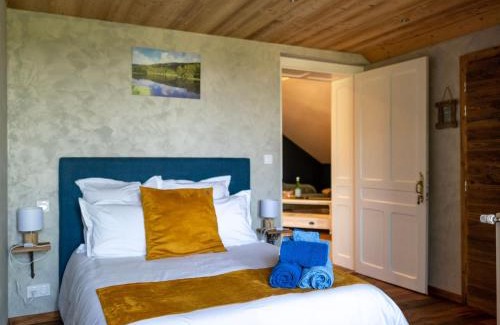 Sapois Bed & Breakfast | Chambre Gentiane - 2 Lits Doubles & Sauna, Idéale Famille - FR-1-589-747