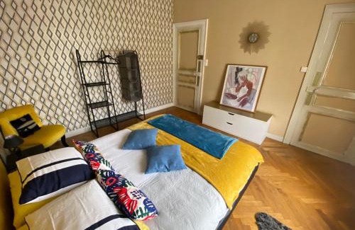 Cour du Levant Bed & Breakfast | Chambre Hote Urban Chic proche Bagnoles SDD privative au Calme