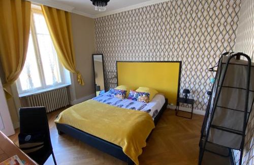 Cour du Levant Bed & Breakfast | Chambre Hote Urban Chic proche Bagnoles SDD privative au Calme
