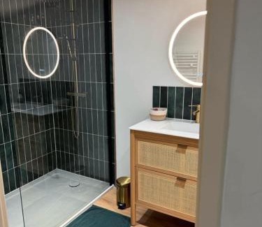 Romilly-sur-Andelle House | Chambre indépendante avec salle de bain et toilettes