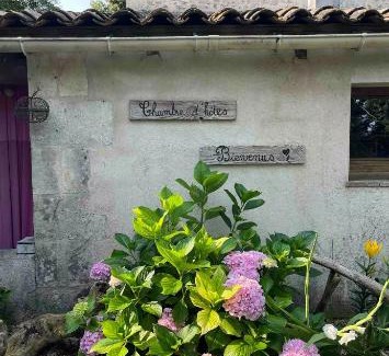 Cubnezais Bed & Breakfast | Chambre indépendante salle d'eau et WC privatifs