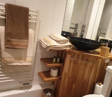 Adamville House | Chambre indépendante avec salle de bain privée au calme Saint-Maur-des-Fossés