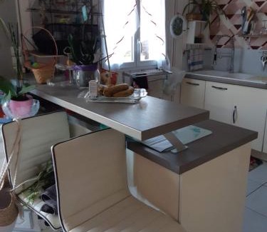 Tonnay-Charente House | Chambre lit double dans pavillon , chez Lilyanne