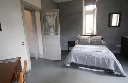 Mouchamps Bed & Breakfast | CHAMBRE ONESIME - LE PETIT CHATEAU DES CEDRES