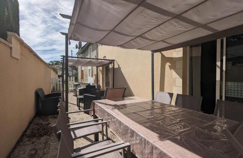 Neuvy-Saint-Sepulchre Bed & Breakfast | Chambre PMR avec Salle d'Eau Privative, Grande Lit, et Petit-Déjeuner Inclus in Neuvy-Saint-Sépulchre - FR-1-591-608