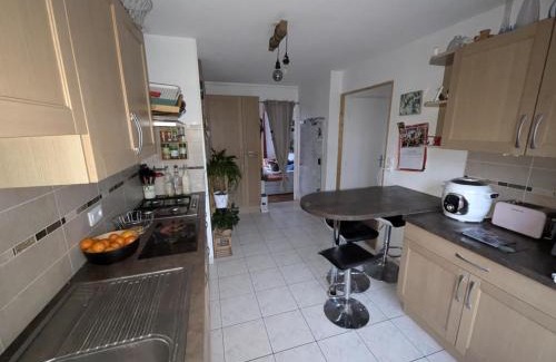 Nevers House | Chambre privée avec espaces partagés chez la famille d'Anthony