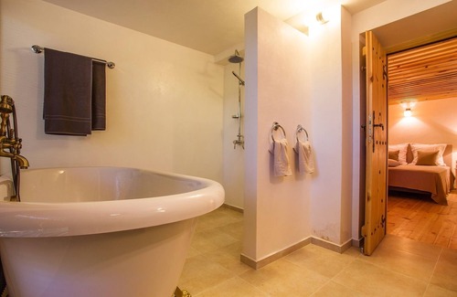 Dubnitsa Bed & Breakfast | Chambre Provence, between the Pirin and Rhodope massifs!