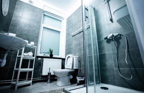Liege House | Chambre R1 avec salle de bain privée
