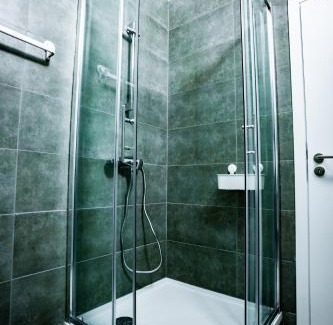 Liege House | Chambre R1 avec salle de bain privée