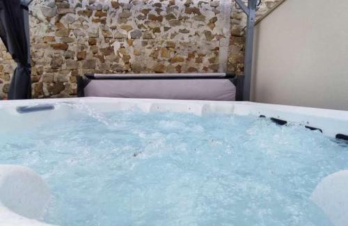 Thiers-sur-Theve Bed & Breakfast | Chambre spacieuse, jacuzzi, proche parc Astérix