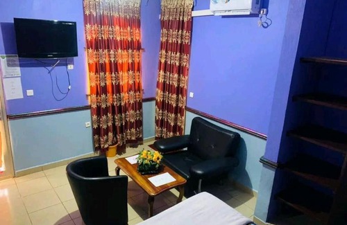 Bafoussam Hotel | Chambre spacieuse à SIDI