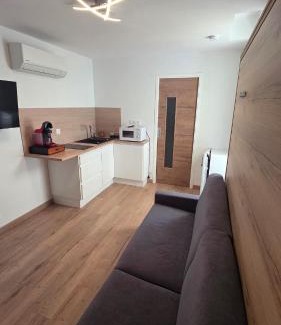 Roquefort-les-Pins Apartment | Chambre Studette