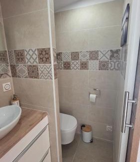 Roquefort-les-Pins Apartment | Chambre Studette