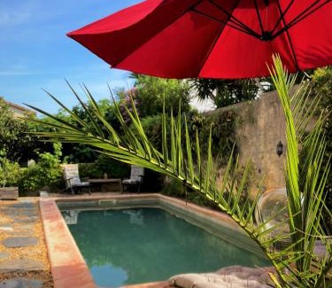 Le Cres House | Chambre, terrasse et piscine de l'Impasse du Pressoir