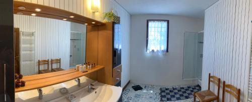 Le Cres House | Chambre, terrasse et piscine de l'Impasse du Pressoir