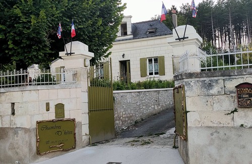 Perrusson Apartment | Chambre Troglodyte 26m² Proche des Chateaux de la Loire des Circuits a Velo