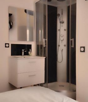 Chavanoz House | Chambres cosy proche cnpe Bugey - via rhona