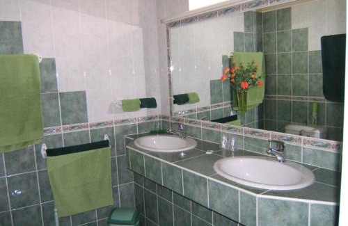 Lapanouse-de-Cernon Bed & Breakfast | Chambres D’hôtes Lou Jassou