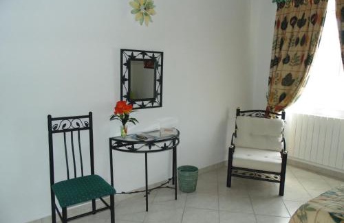 Lapanouse-de-Cernon Bed & Breakfast | Chambres D’hôtes Lou Jassou