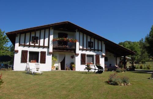 Saint-Jean-le-Vieux Bed & Breakfast | Chambres d'hôtes Esponde Marie-Jeanne