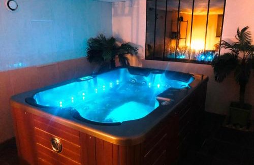 Chenove Bed & Breakfast | Chambres d'Hôte Dijon Clair de Lune Adults Only