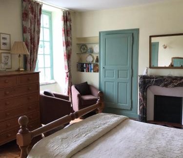 Domfront en Poiraie Bed & Breakfast | Chambres d'Hôtes Belle Vallee