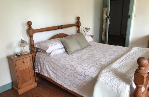 Domfront en Poiraie Bed & Breakfast | Chambres d'Hôtes Belle Vallee