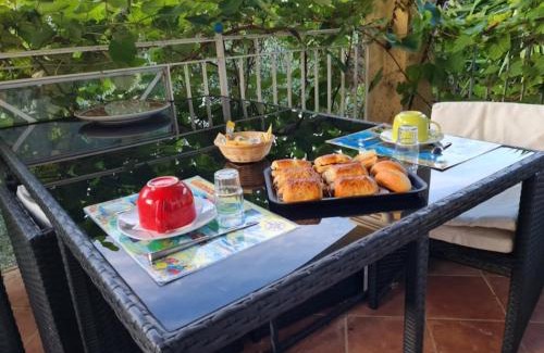 Coaraze Bed & Breakfast | Chambres d'hôtes des Oliviers chambres 2 colibris