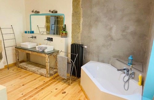 Lasbordes Bed & Breakfast | Chambres d'Hôtes Domaine Saint-Joly