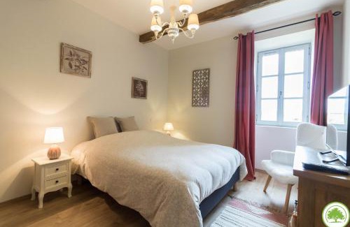 Sajas Bed & Breakfast | Chambres d'Hôtes - La Clef des Champs - Piscine - Capucine