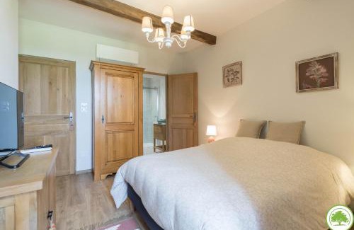 Sajas Bed & Breakfast | Chambres d'Hôtes - La Clef des Champs - Piscine - Capucine