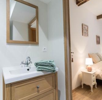 Sajas Bed & Breakfast | Chambres d'Hôtes - La Clef des Champs - Piscine - Capucine