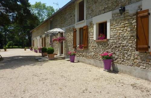 Saint-Hilaire-de-Court Bed & Breakfast | Chambres d'Hôtes de la Junchère