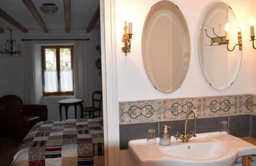 Bertignat Bed & Breakfast | Chambres d'Hotes L'Embellie