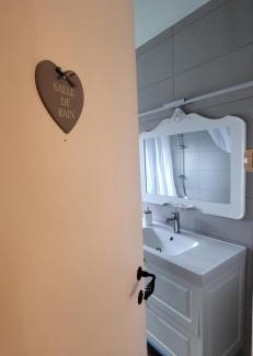 Libramont-Chevigny House | Chambres Esprit Campagne
