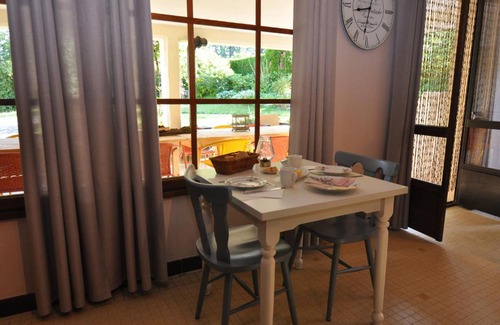 Forges-les-Bains Bed & Breakfast | Chambres et table d'hotes Vie la Vie