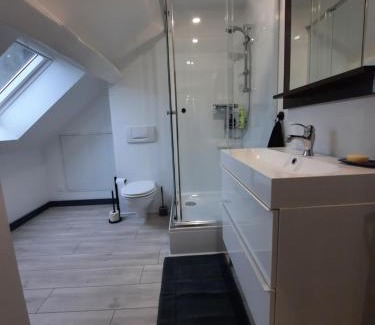 Plantieres Queuleu House | Chambres privées au calme avec espaces partagés