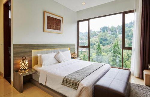 Bandung Villa | Chamomile Hill View Villa 6 bedrooms with a private swimming pool and movie room