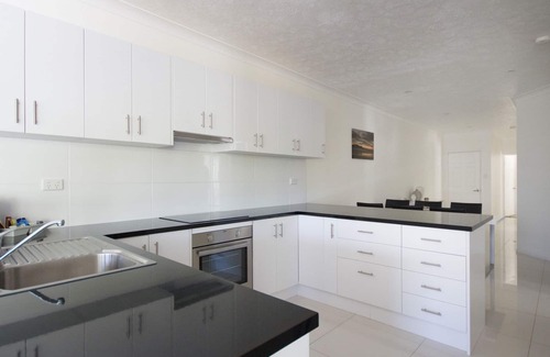 Arcadia Apartment | Champagne four on magnetic