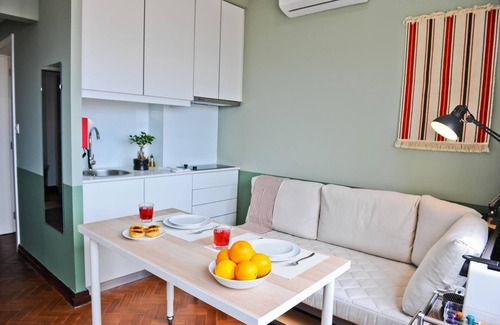 Santo Antonio Apartment | Champagne Vibes in Lisbon - By Misha s Place 5c