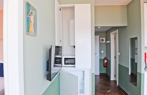 Santo Antonio Apartment | Champagne Vibes in Lisbon - By Misha s Place 5c