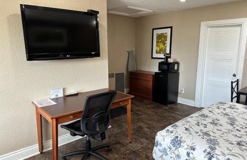 Pembroke Hotel | Champlain Motor Inn