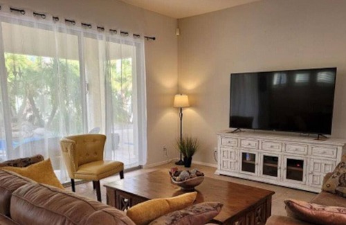 Cooper Commons House | Chandler Home · Wonderful and Spacious 3bd/2ba Oasis in Chandler!