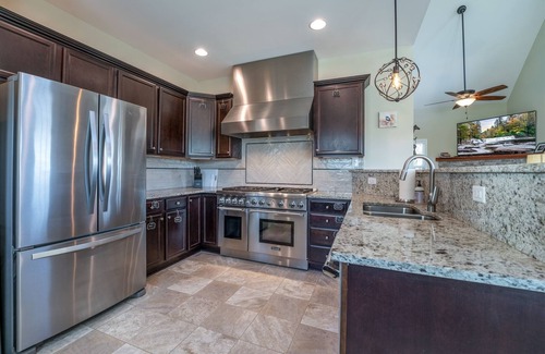 Penrose House | Chandler House | Amazing views, minutes to DuPont State Park and Downtown Brevard