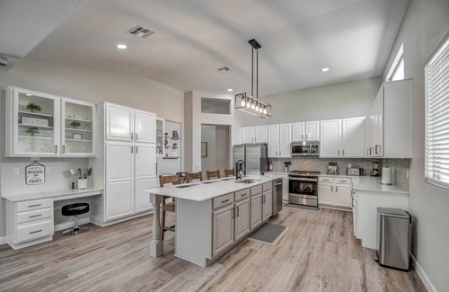 Chandler House | Chandler | Pool | Hot Tub | Dog Friendly | Fenced Yard | Near Golf, Downtown & Spring Training Fun!