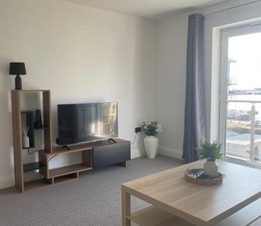 Barry Apartment | Channel View Apartment Barry Waterfront