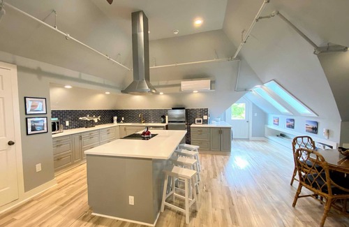 Clayton Apartment | Channel View Residence at the Dygert House