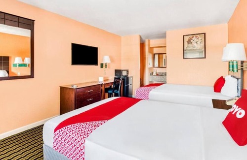 Channelview House | Channelview Getaway! 4 Comfortable Units, Free Parking, Pet-friendly Property!