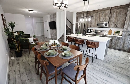 Southwest Edmonton House | Chappelle w/AC | King Beds | Fenced Yard | Garage